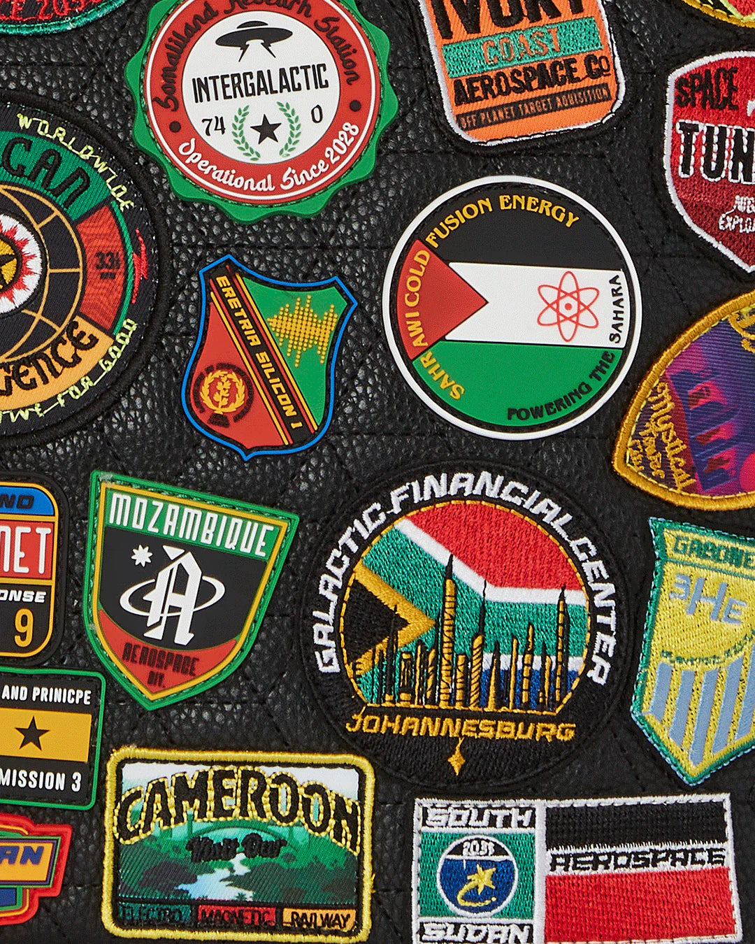 A.I. THE 54 (PATCHES OF AFRICA) CARGO TOTE - Image 10