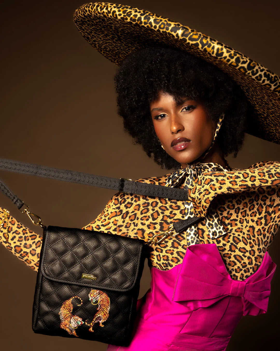 CATWALK CURRENCY MESSENGER SLING BAG - Image 7