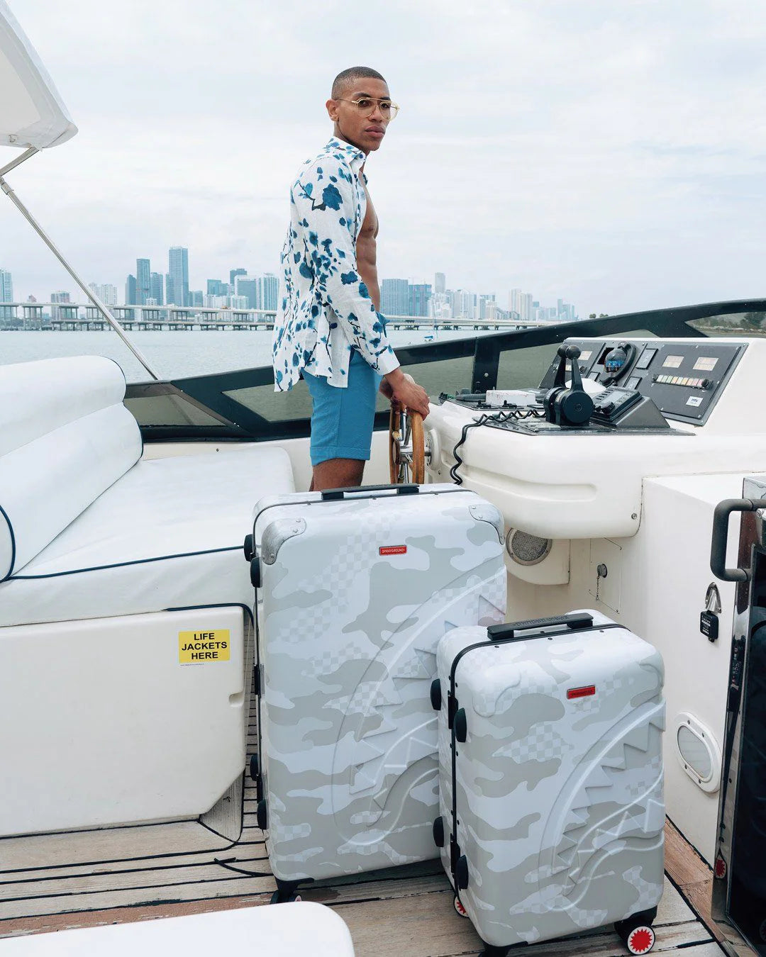 3AM LE BLANC SHARKNAUTICS HARDSHELL CARRY-ON LUGGAGE - Image 3