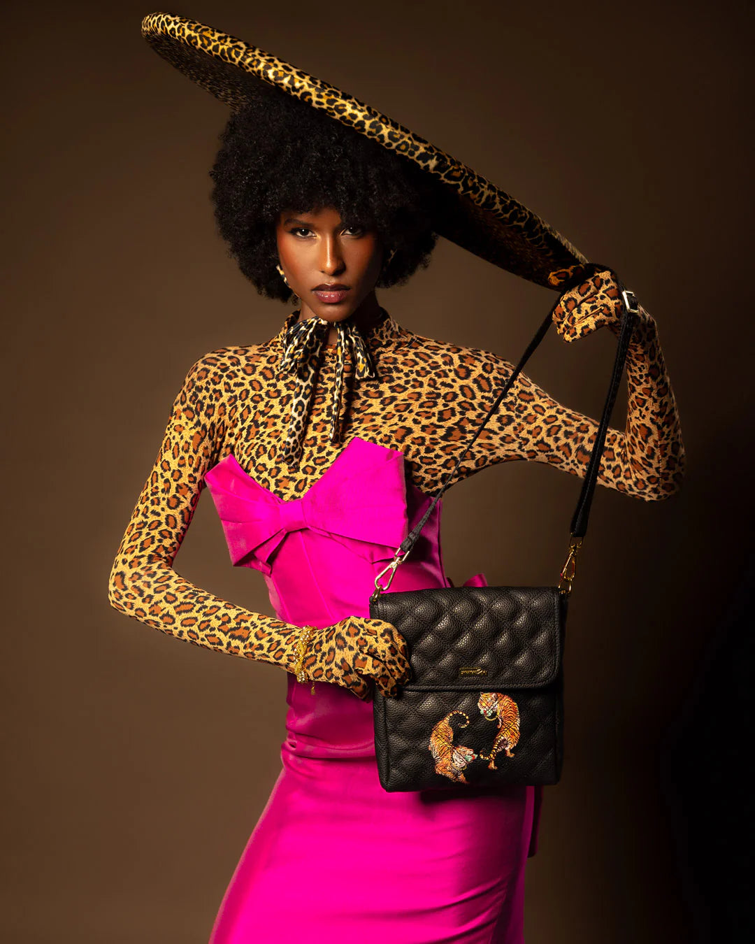 CATWALK CURRENCY MESSENGER SLING BAG - Image 5